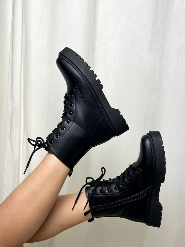 Boots Noor Black